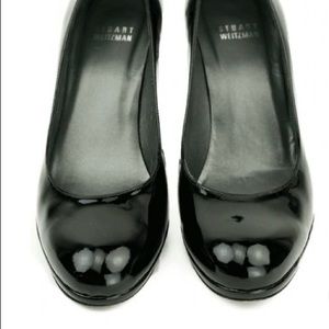 Stuart Weitzman classic black patent leather pump